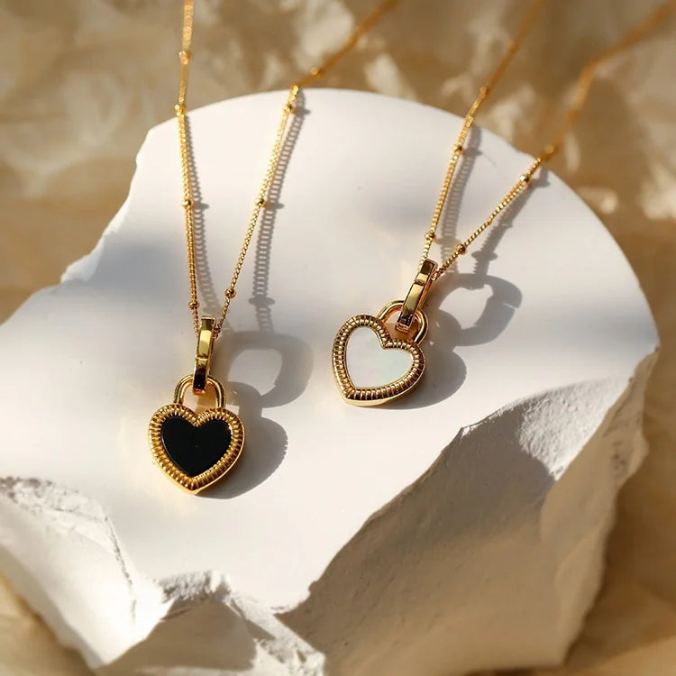 Wholesale New No Fade 316l Stainless Steel Black White Double-Sided Seashell Love Pendants for Necklace
