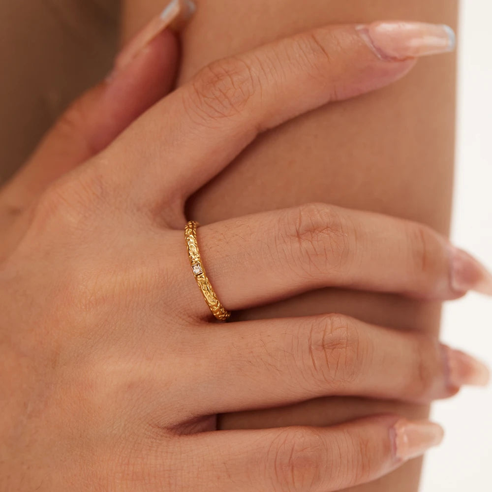 Ins Popular Stainless Steel 18K Gold Plated Bump Surface Diamond CZ Ice Out Spot Index Finger Rings for Wedding Party