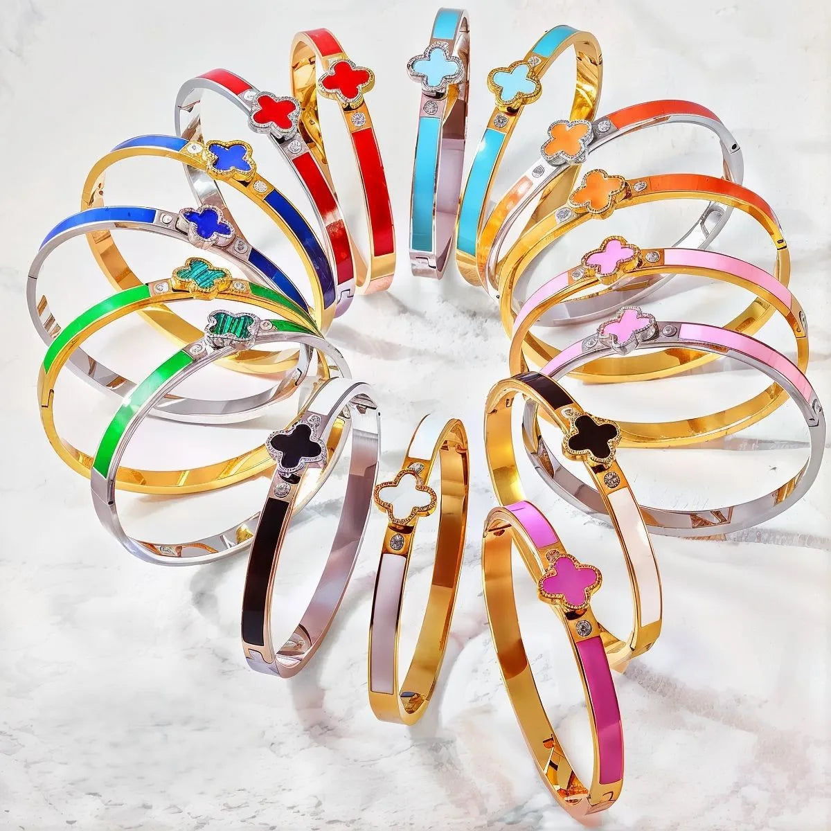 Hotselling Luxury Trendy Fashion Simple 18K Gold Plated Stainless Steel Clover Shaped Enamel Bangle Bracelet