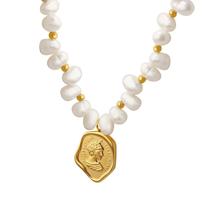 Vintage Personality Irregular Portrait Oval Pendant Natural Freshwater Pearl Necklace Clavicle Chain