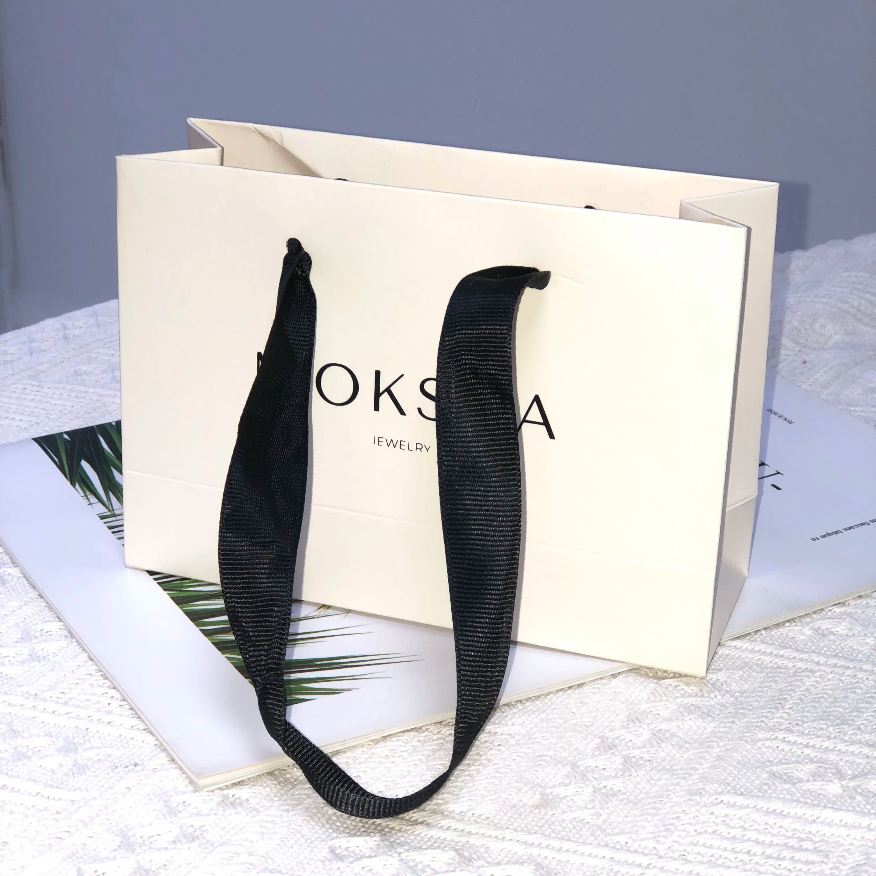 Custom Luxury Eco-Friendly Small White Craft Paper Bag with Cotton Handle Screen Printed Logo for Packaging Watches and Gifts