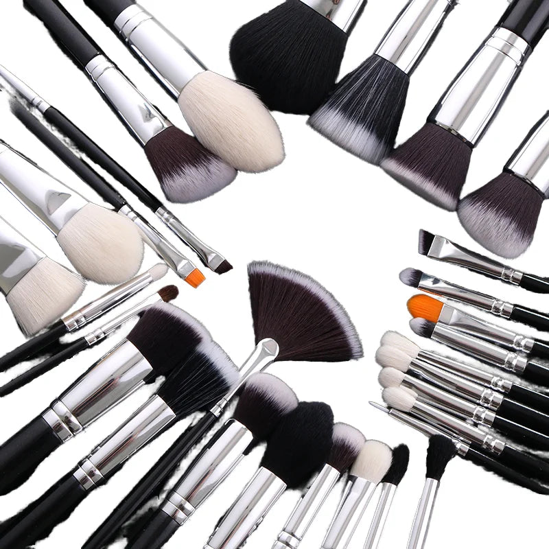 IPRESTA Professional 30pcs Wooden Handle Set Market Hot Selling Eyeshadow Makeup Artist Beauty Supply Goat Hair Face Blusher