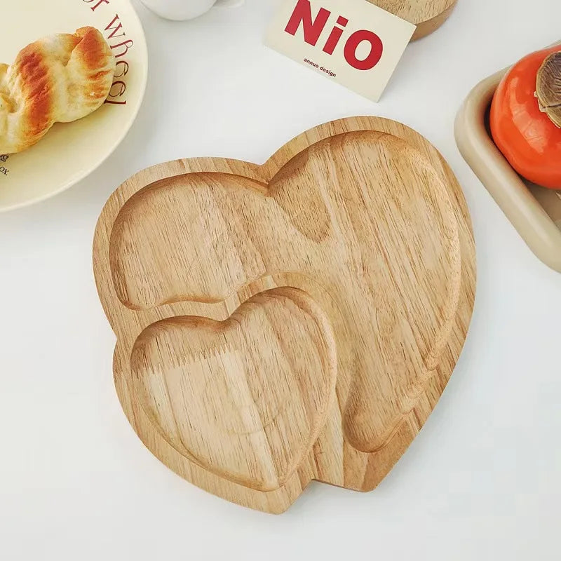 Natural Eco-friendly Wood Serving Platter Tray Engraved Wooden Heart Plate for Pizza Salad Fruit Dessert Bread Cake Snacks Dish