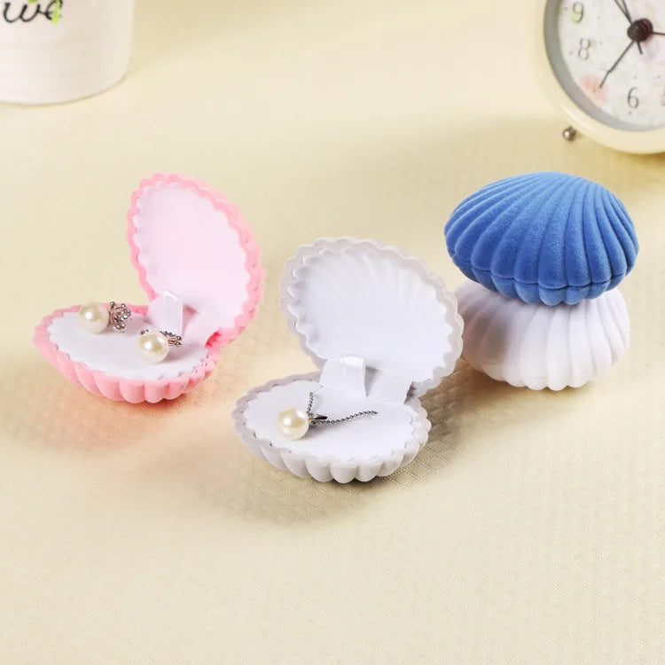 High-End Small Velvet Jewelry Box for Earrings Necklace Ring Cute Oval Shape Packaging for Luxury Items