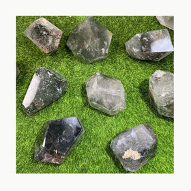 New Products Fengshui Hand Craft Hot Sale Natural Crystal Hand Garden Quartz Free Form for Gifts