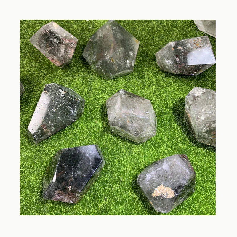 New Products Fengshui Hand Craft Hot Sale Natural Crystal Hand Garden Quartz Free Form for Gifts