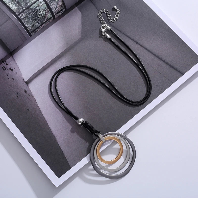 New Design Fashion Jewelry Three Colors Plating Multilayer Alloy Circle Pendant Necklace