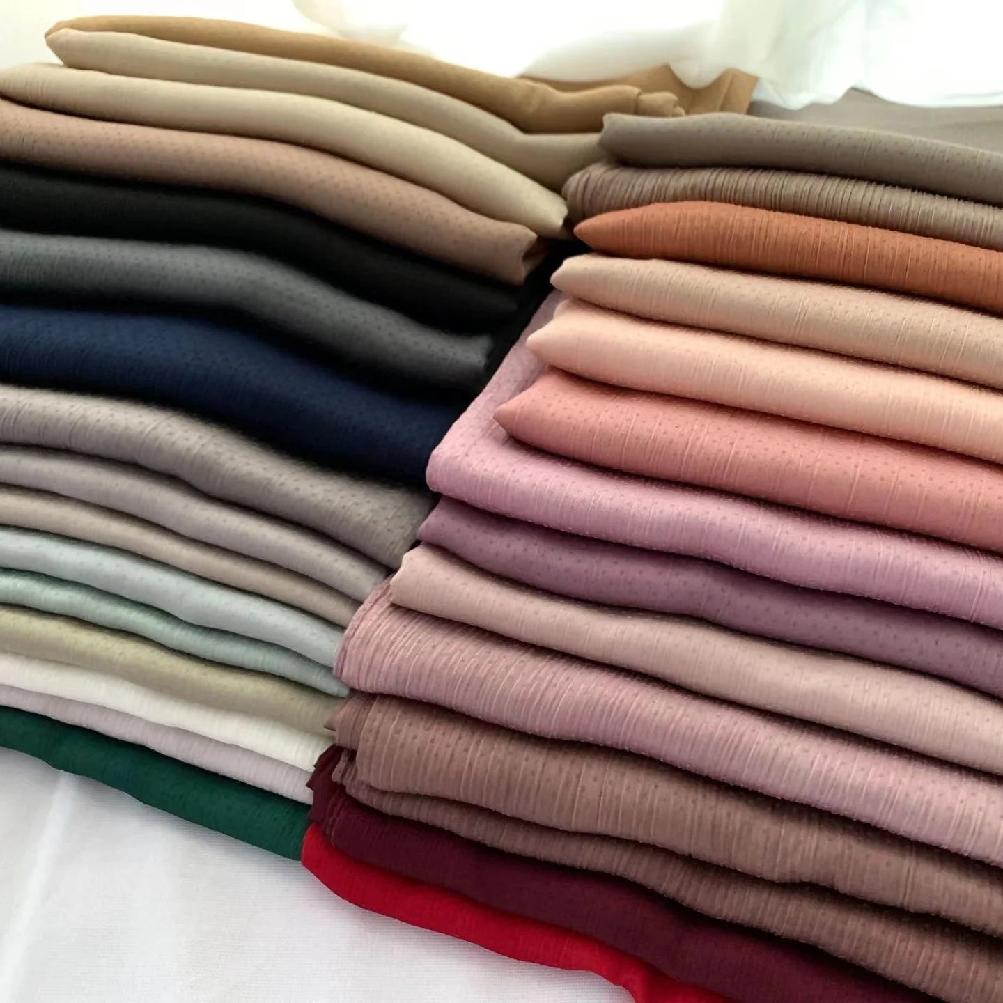 Zifeng OEM Tissu En Soie Africain Pleated Long Shawls Muslim Plain Crinkle Satin Silk Hijab