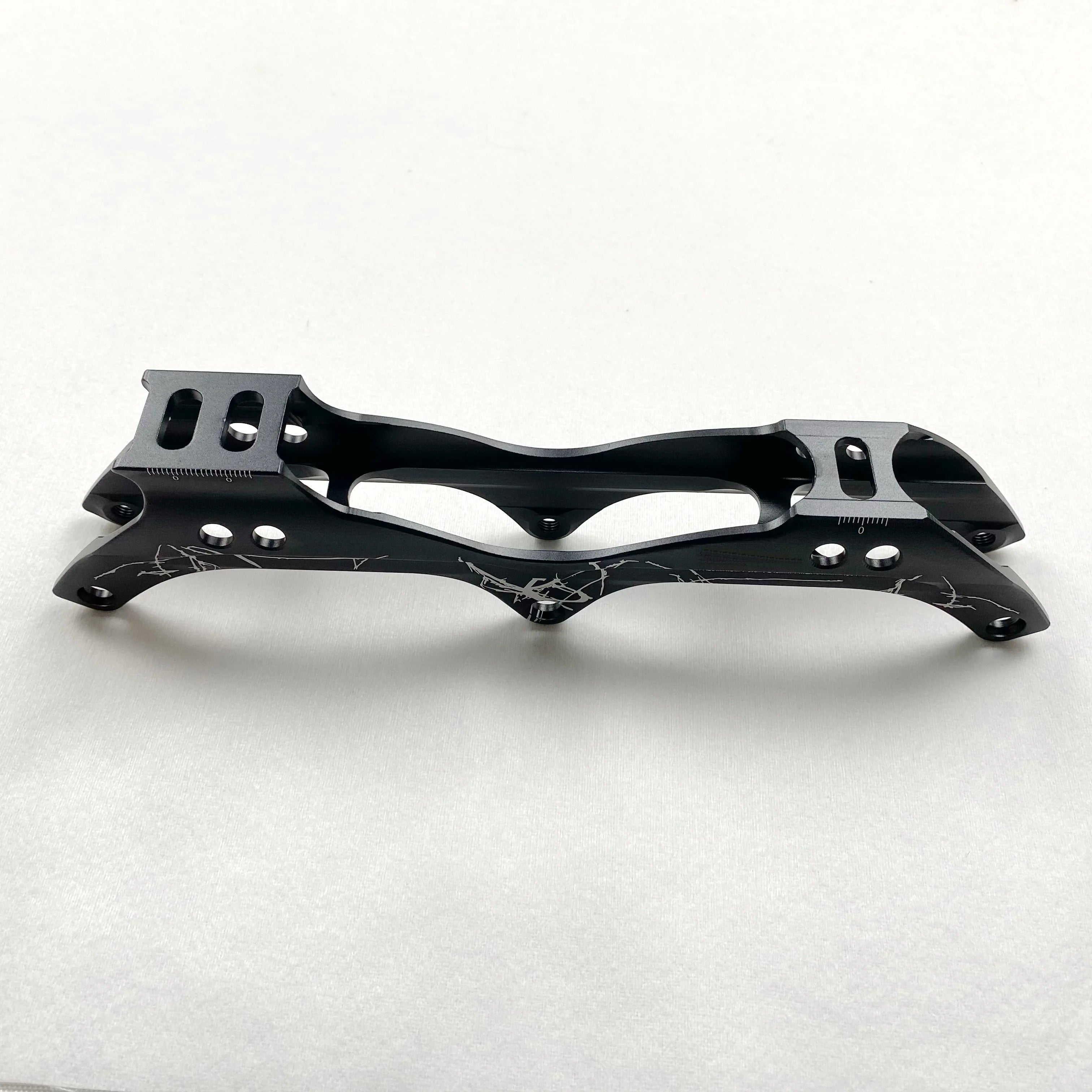 Professional Speed Frame  Lightweight Aluminium Alloy CNC Outdoor 3 Wheel Speed Skating Inline Skates Flashing Roller