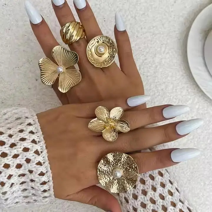 Fashion Stackable Metal Chunky Circle Flower Ring for Women Elegant Ladies Imitated Pearl Finger Ring Female Jewelry Accessories