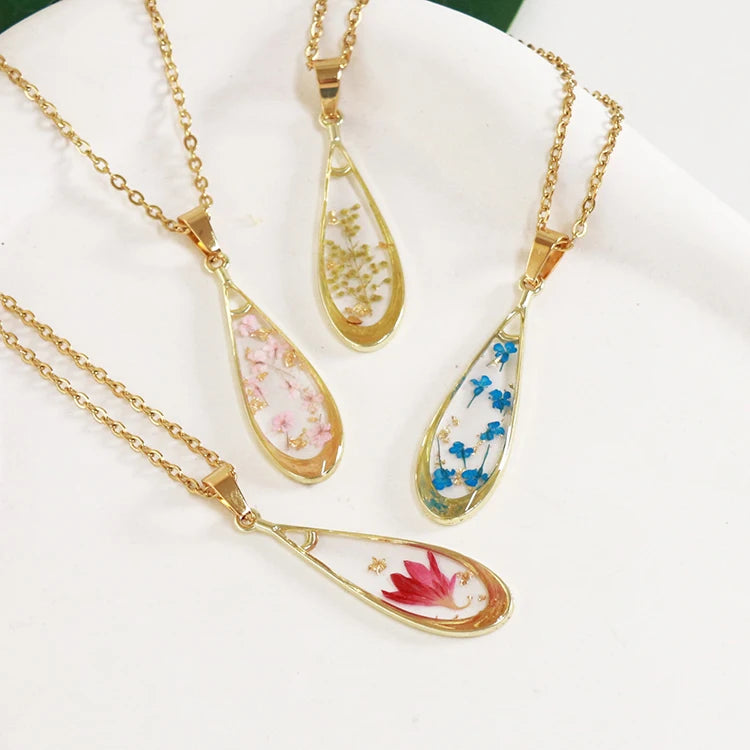 Handmade Resin Real Dried Pressed Flower Drop Necklace Gold Plated Stainless Steel Pendant Necklace for Mother's Day Gift