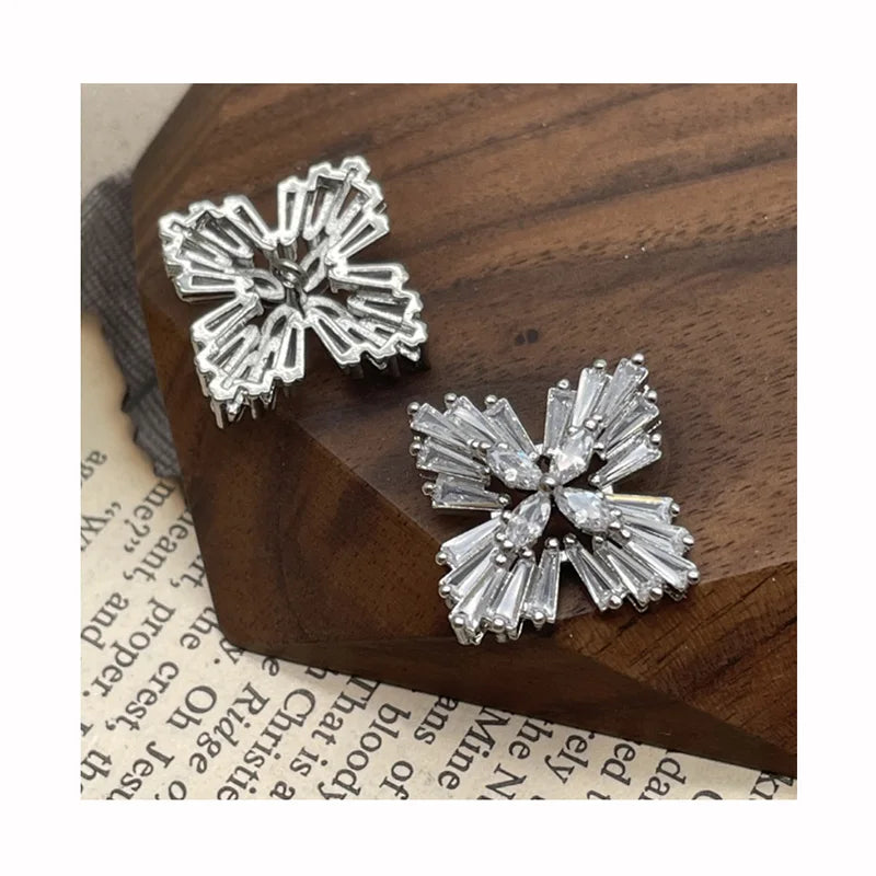 Copper Plating Clover Shape Zircon Hand-sewn Luxury 25mm Buttons Women's Clothing Shirt Sweater Skirt Garment Shank Buttons