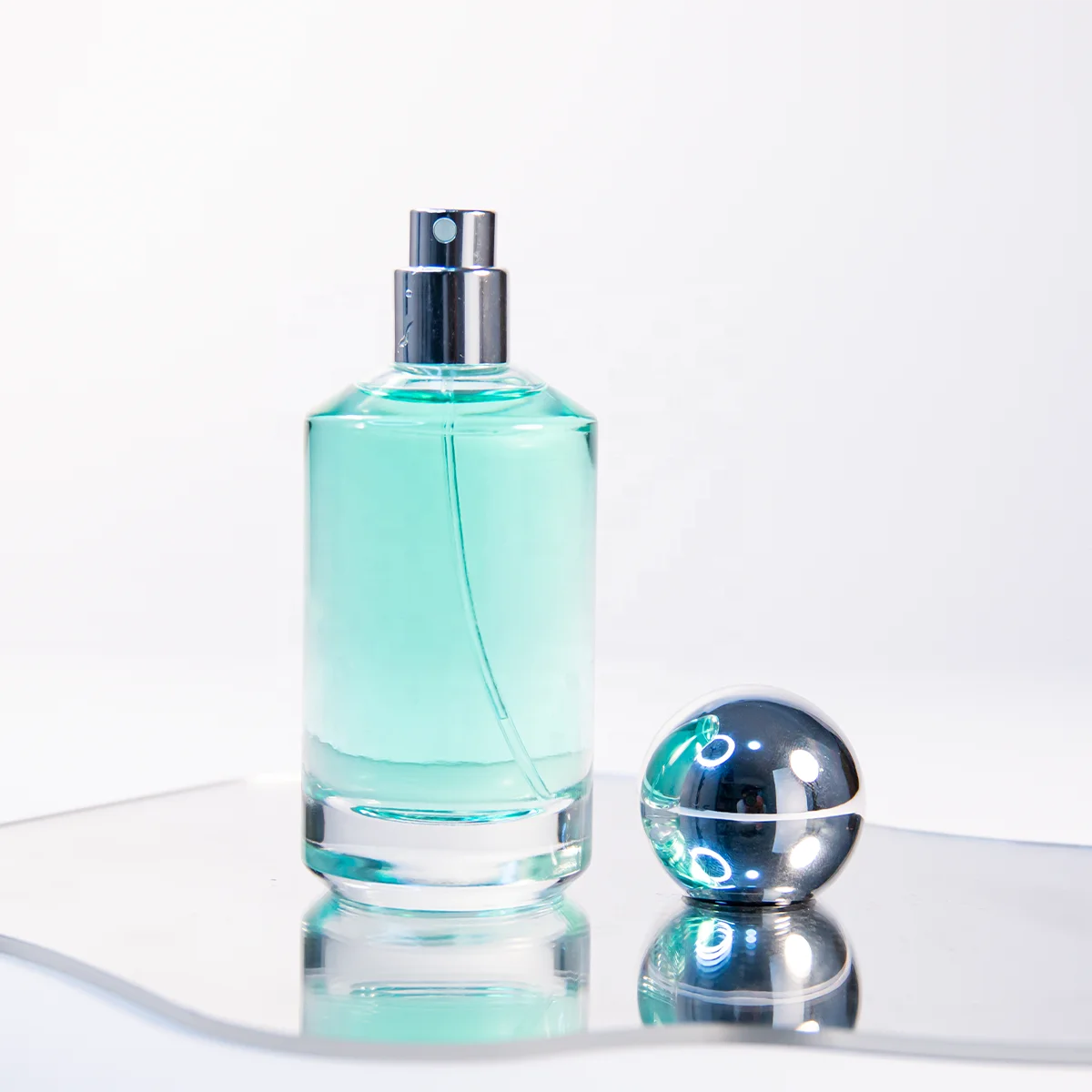 Customized Portable Empty Luxury Glass Atomizer Perfume Bottles 30ml 50ml 100ml Perfume Spray Glass Spirit Bottles