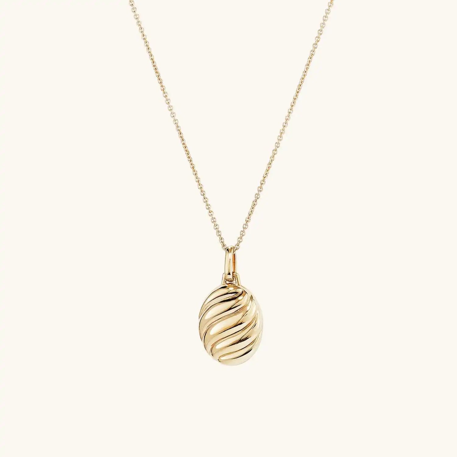 Simple Stainless Steel 18K Gold Plated Embossed Oval Pendant Necklace Titanium Steel Pattern Croissant Shaped Choker Necklace