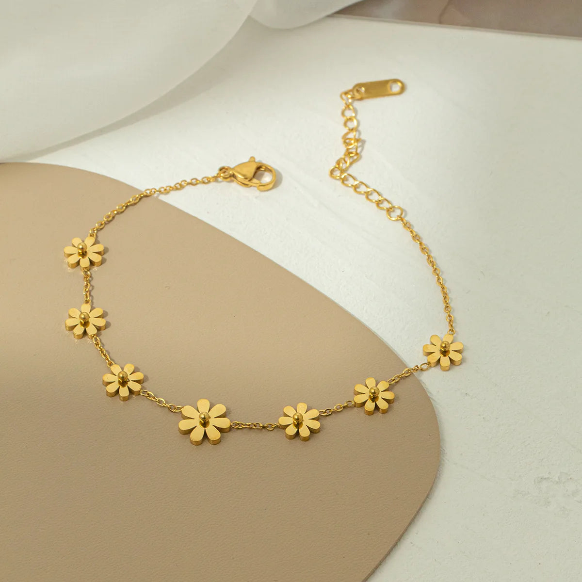 Tarnish Free 18K Gold Plated Stainless Steel Flower Anklets Adjustable Daisy Flower Ankle  for Women Girl