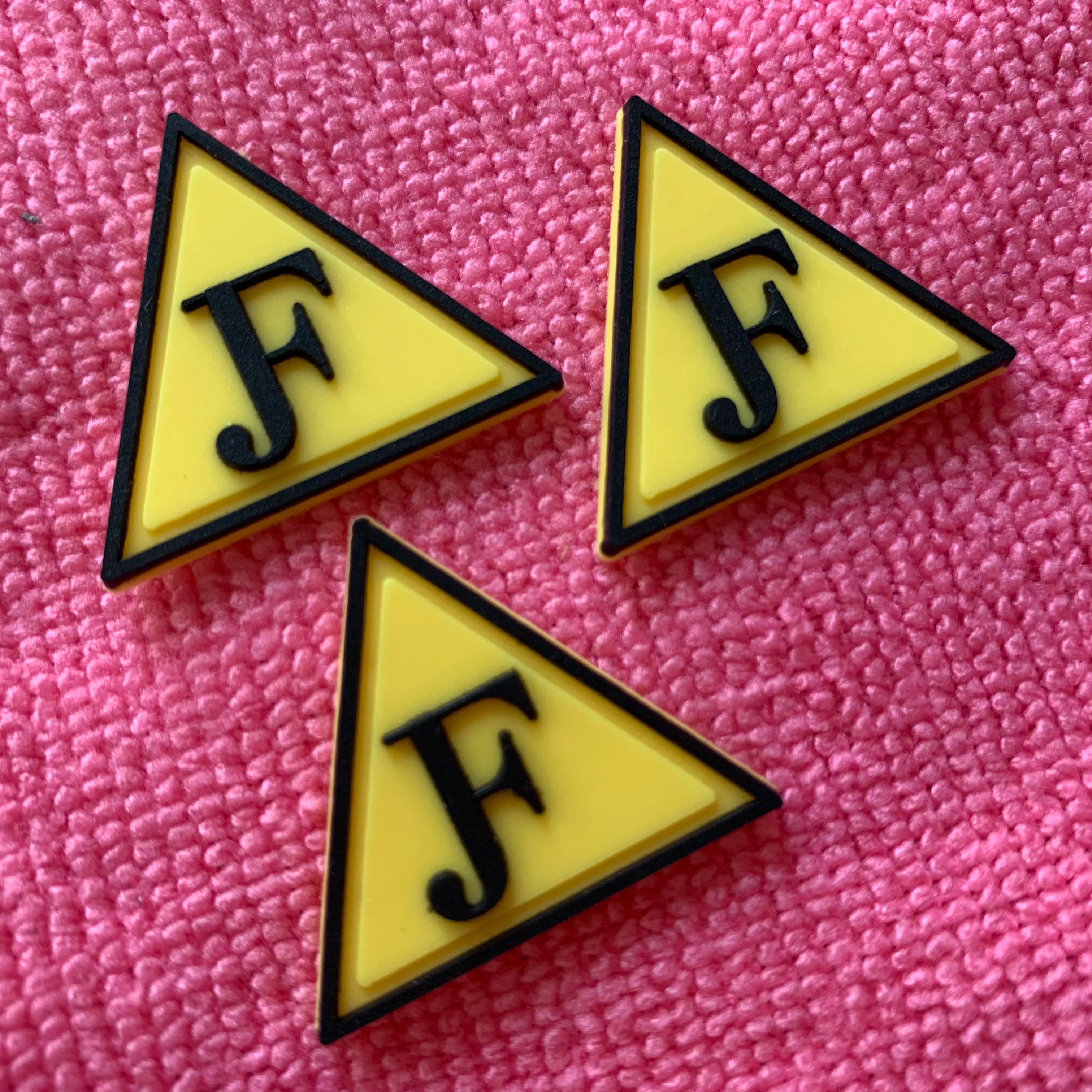 Hot Sell Custom Clothing Rubber logo Labeltriangle Shape Soft PVC Rubber Tags With Embossed Border