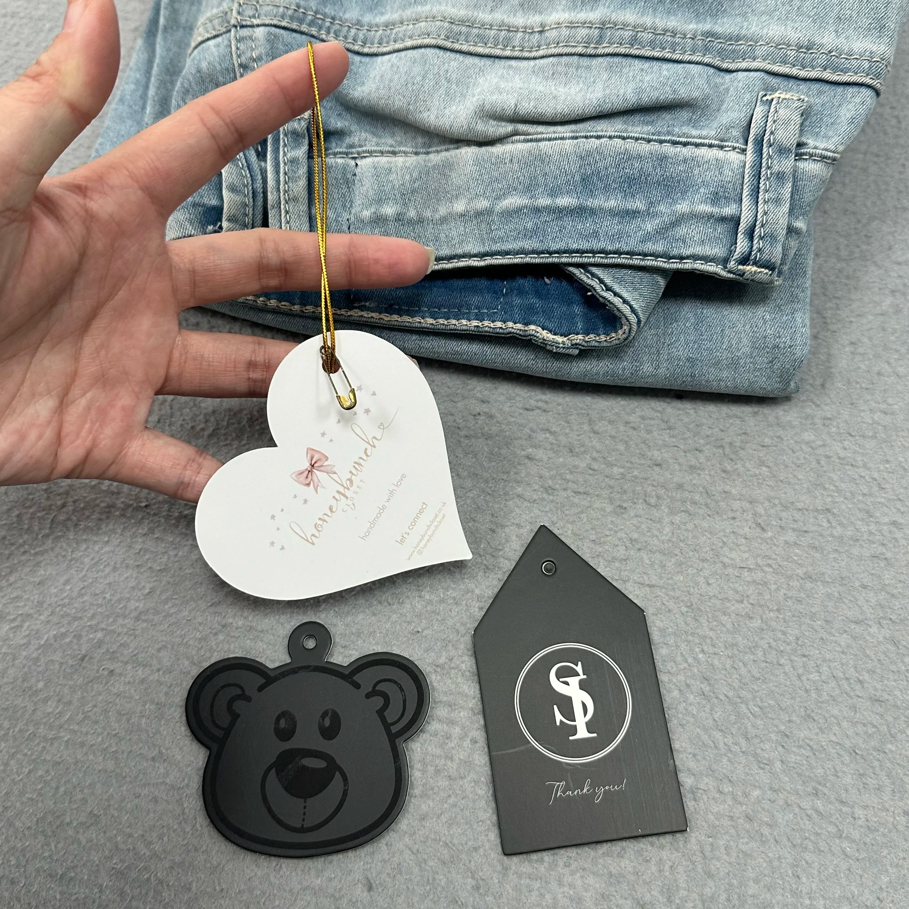 Customized Luxury Design Garment Labels HangtagsKraft Paper Swing Hang Tags Print Price Tag Labels for Clothes