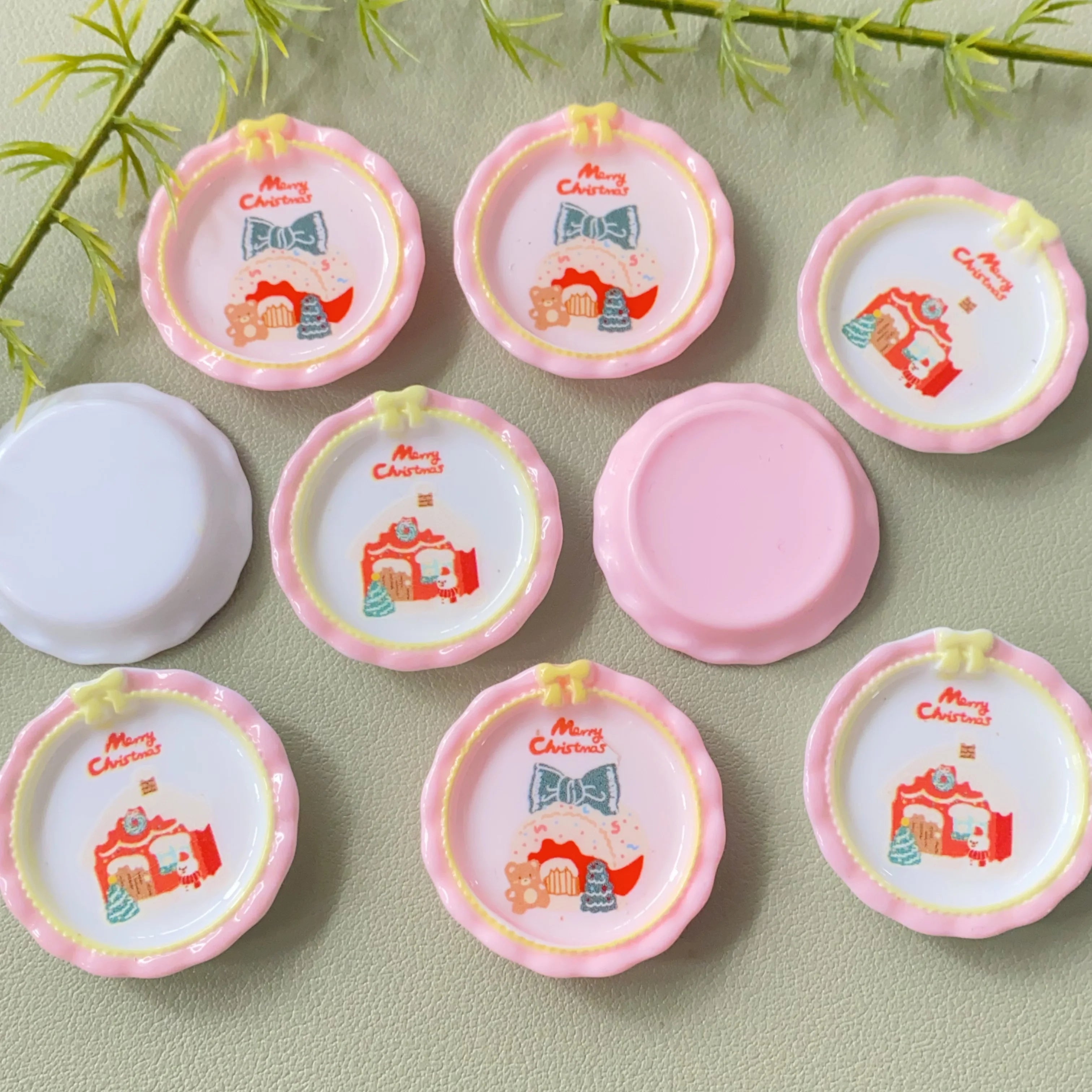 100pcs Christmas Small Bow Simulation Cartoon Plate Resins DIY Scrapbooking for Mini Kitchen Dinner Tableware Decor Accessories