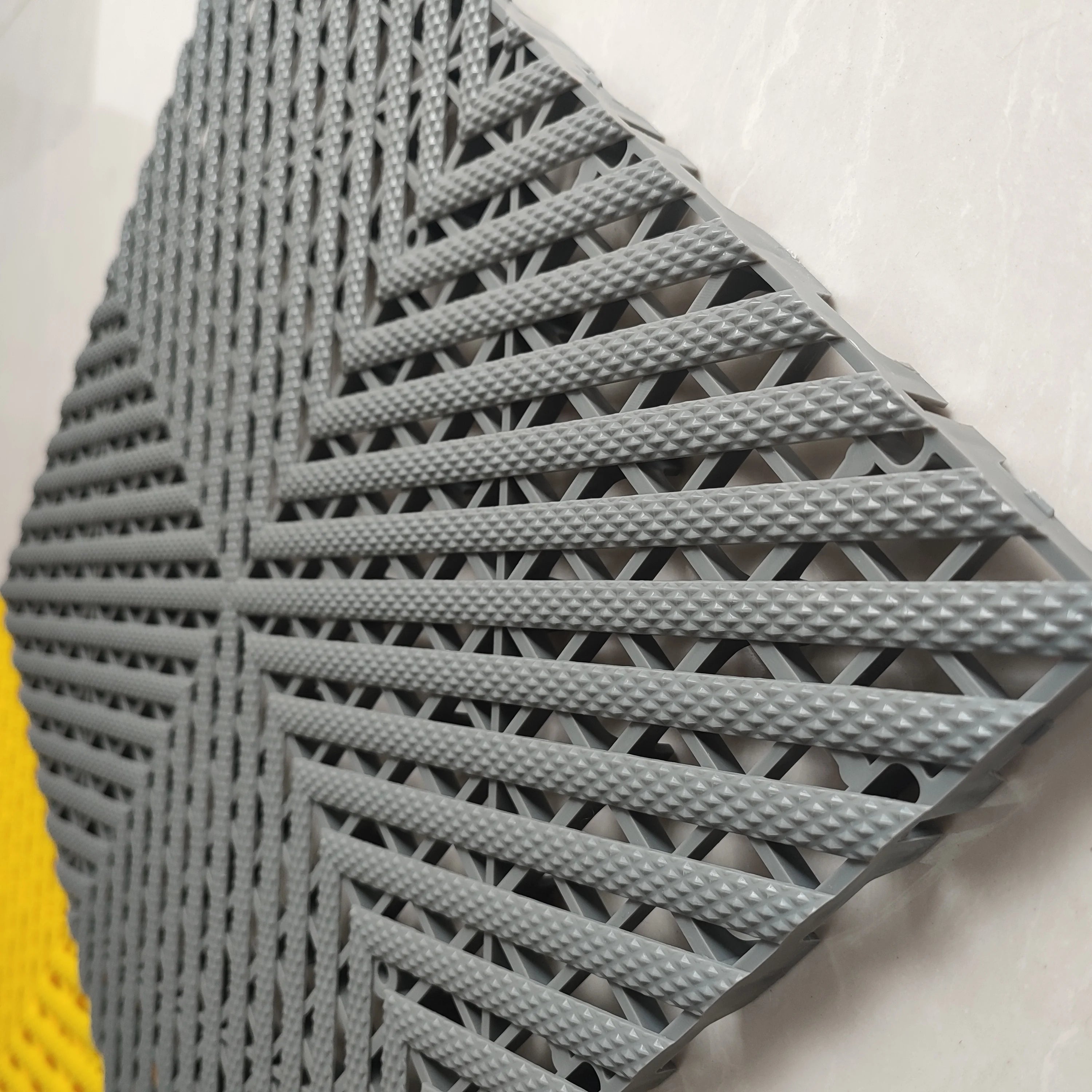 High Load-Bearing Private Garage Floor Tile Modern Design Flame Retardant PVC & PP Material Interlocking Connection Outdoor Use