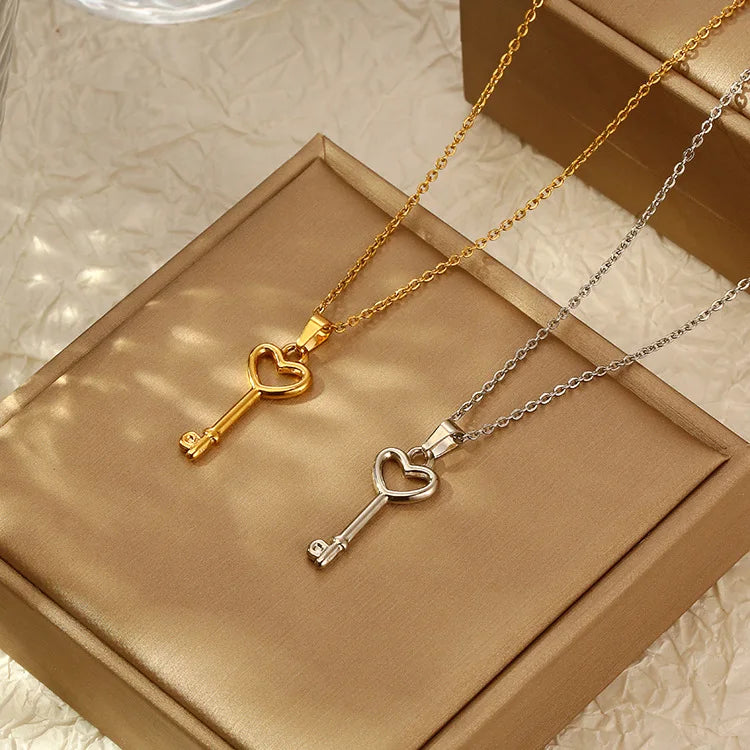 DAIHE Key Necklaces Dainty Chain Pendant Rope Jewelry 18K Gold Plated Stainless Steel Women Key Pendant Necklace