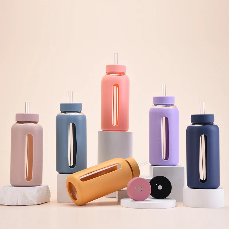 Large Capacity 800ml Glass Silicone Tumbler with Time Scale and Straw Portable Outdoor Drinkware with Handheld Design
