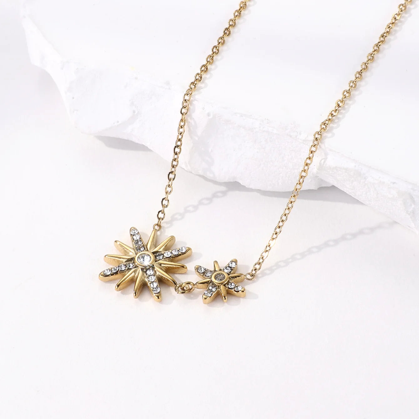 Fashion Unique Waterproof 18k Gold Plated Stainless Steel Double Sunburst Zircon Pendant Necklace