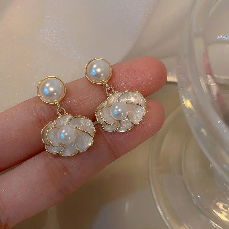French Pearl White Flower Pendant Earrings Niche Design Fashion Elegant Earrings Jewelry for Women