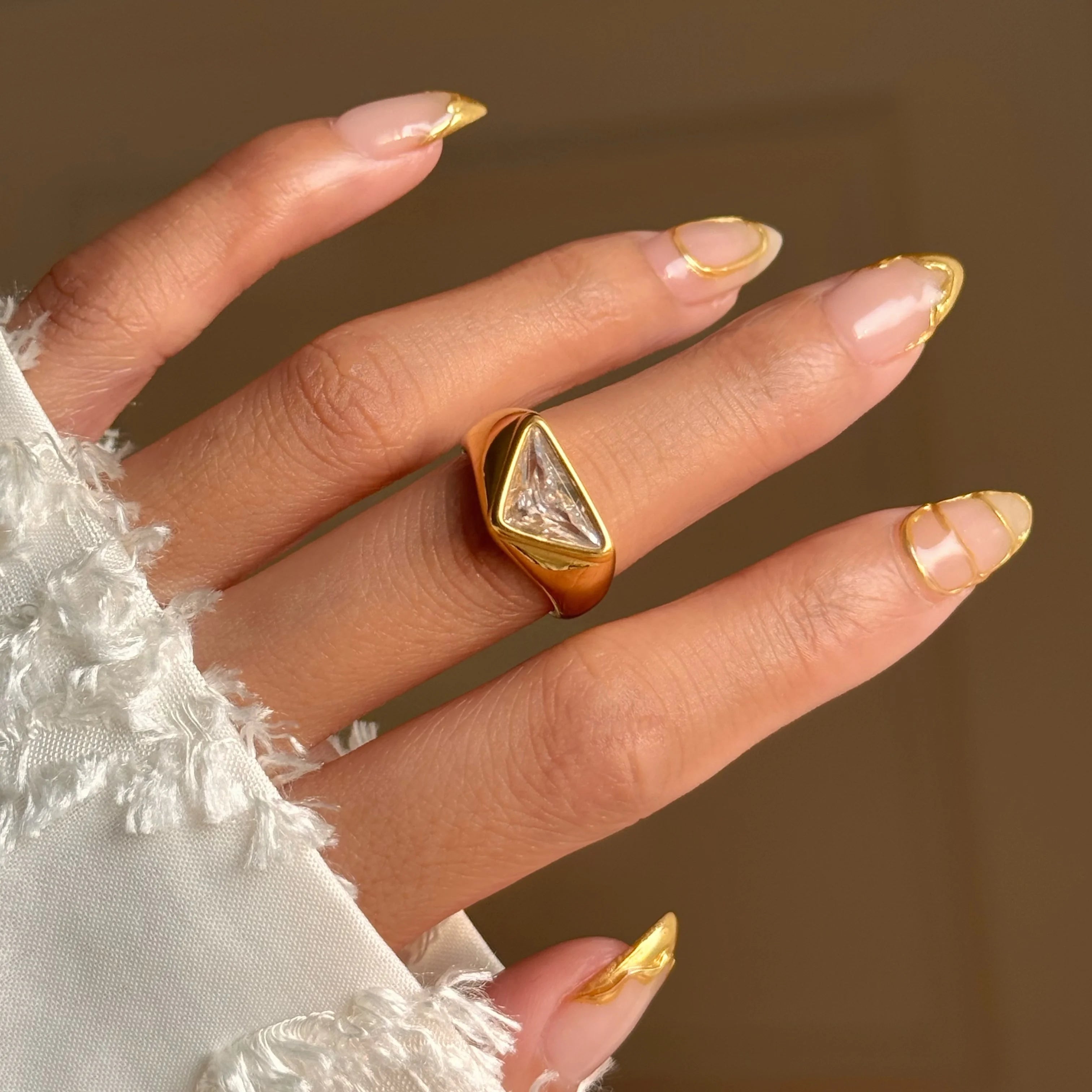 2024 Dazan HOT Winter New Ins Trendy 18k PVD Gold Plated Stainless Steel Clear Triangle Zircon Ring Valentine s Day Luxury Gift