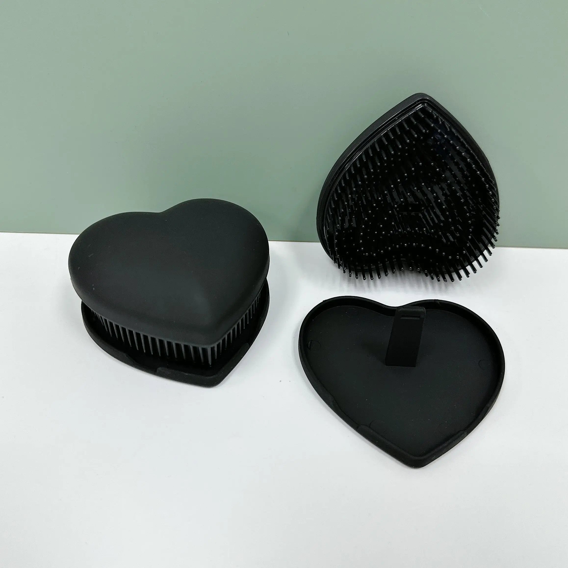 Wholesale New Comfortable Rose Gold Magic Hair Brush Custom Logo Big Detangle Compact Design with Nylon Material