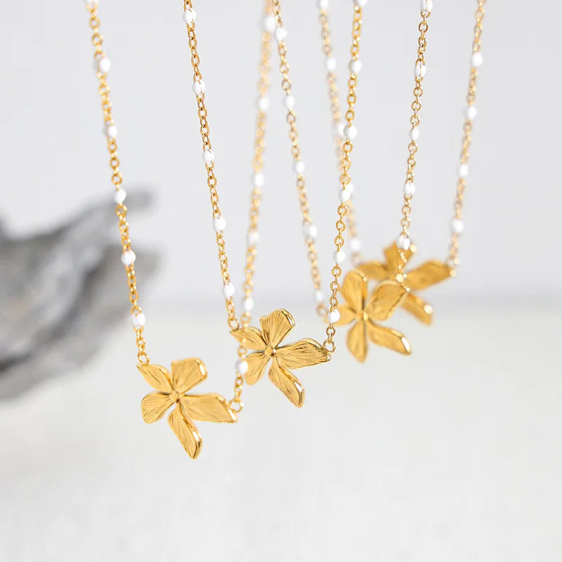 Retro Light Luxury Stainless Steel 18k Gold Non Fading Collar Necklace Drip Oil Flower Shape Pendant Necklace Colliers Femmes