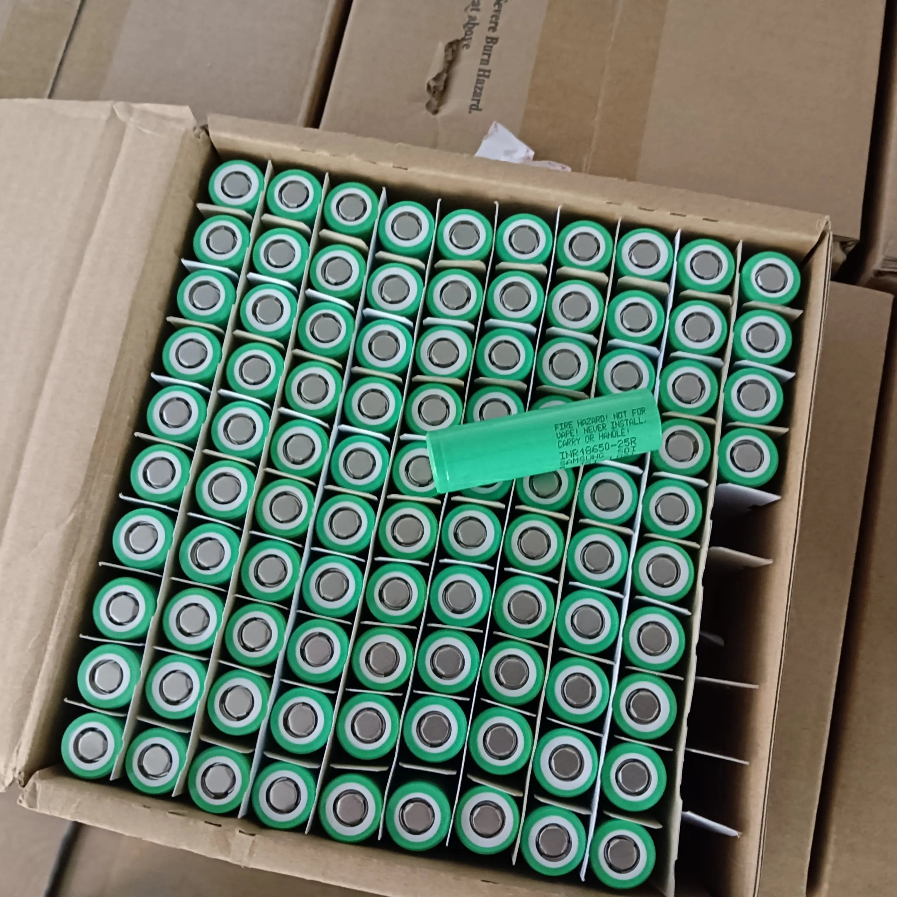 Original INR18650 25R 20R 35E Cylindrical Lithium Ion Battery Sam Cells 3.7V 2500mAh for Solar Power