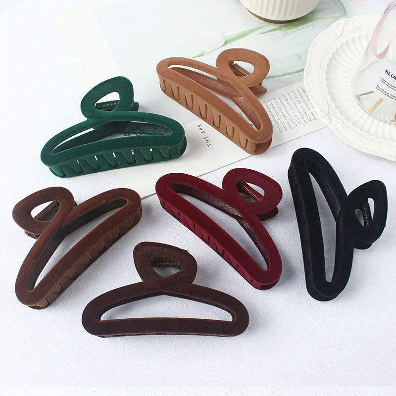 MIO Winter 11cm Hair Claw Clip Large Size Festival Clamps Retro Style Elegant for Women Lady Solid Color Popular Shark Clips