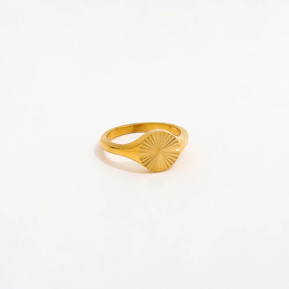 Fenny 18K Gold Plated Wholesale Tarnish Free Designer Dainty Round Sunburst Stainless Steel Finger Ring Trendy for Women