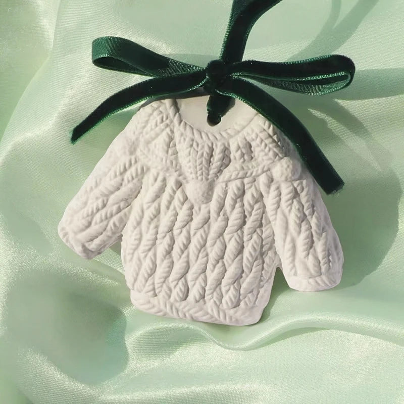 Home Car Decoration White Hanging Sweater Shaped Winter Lady Scented Ceramic Fragrance Essential Oil Aroma Plaster Diffuser