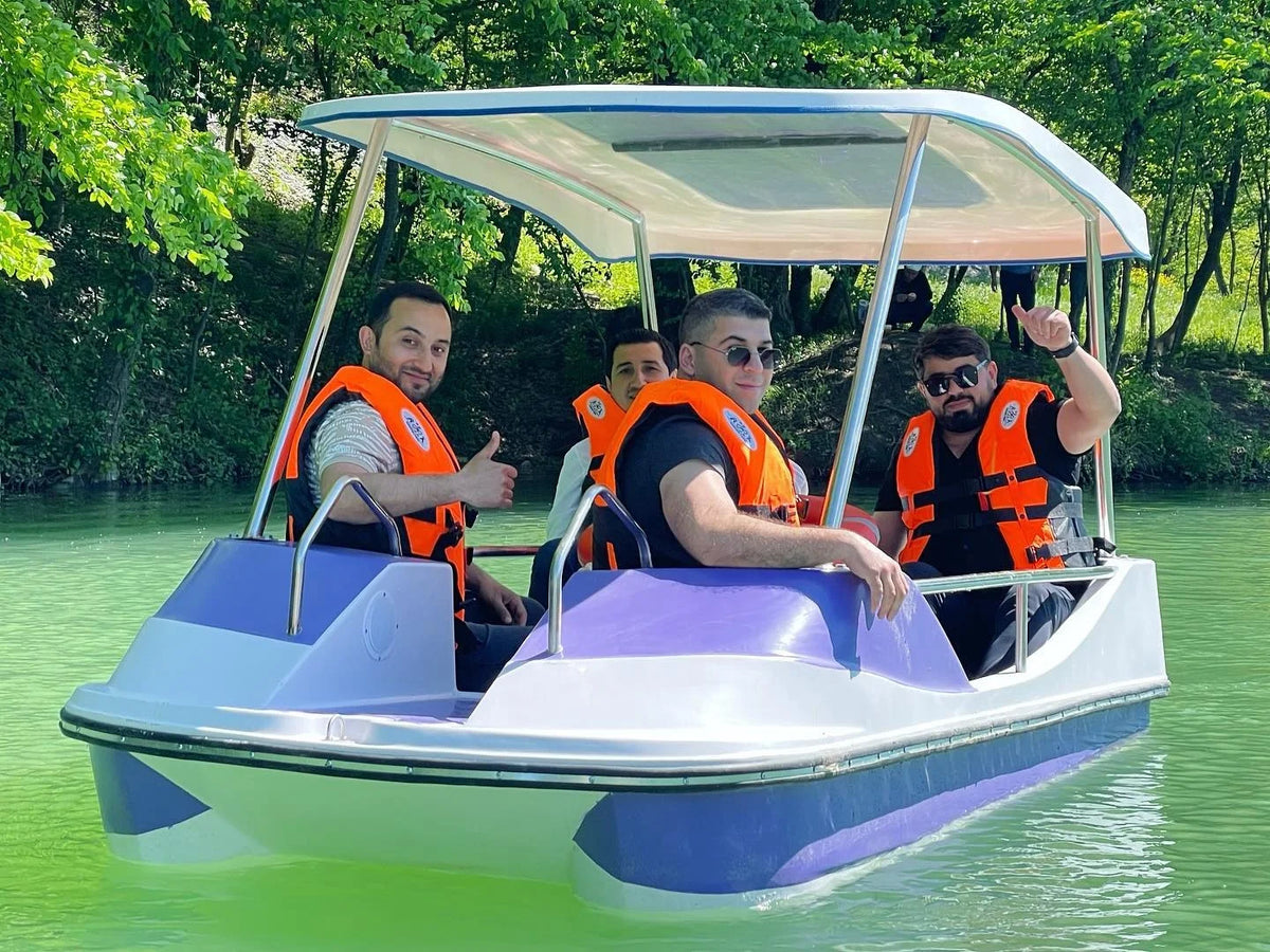 4 Person Pedal Boat Pool Water Bike Electric Motor Fiber Glass Pedal Boat for 2 Canoe Kayak Fishing Boat with Battery Pedal