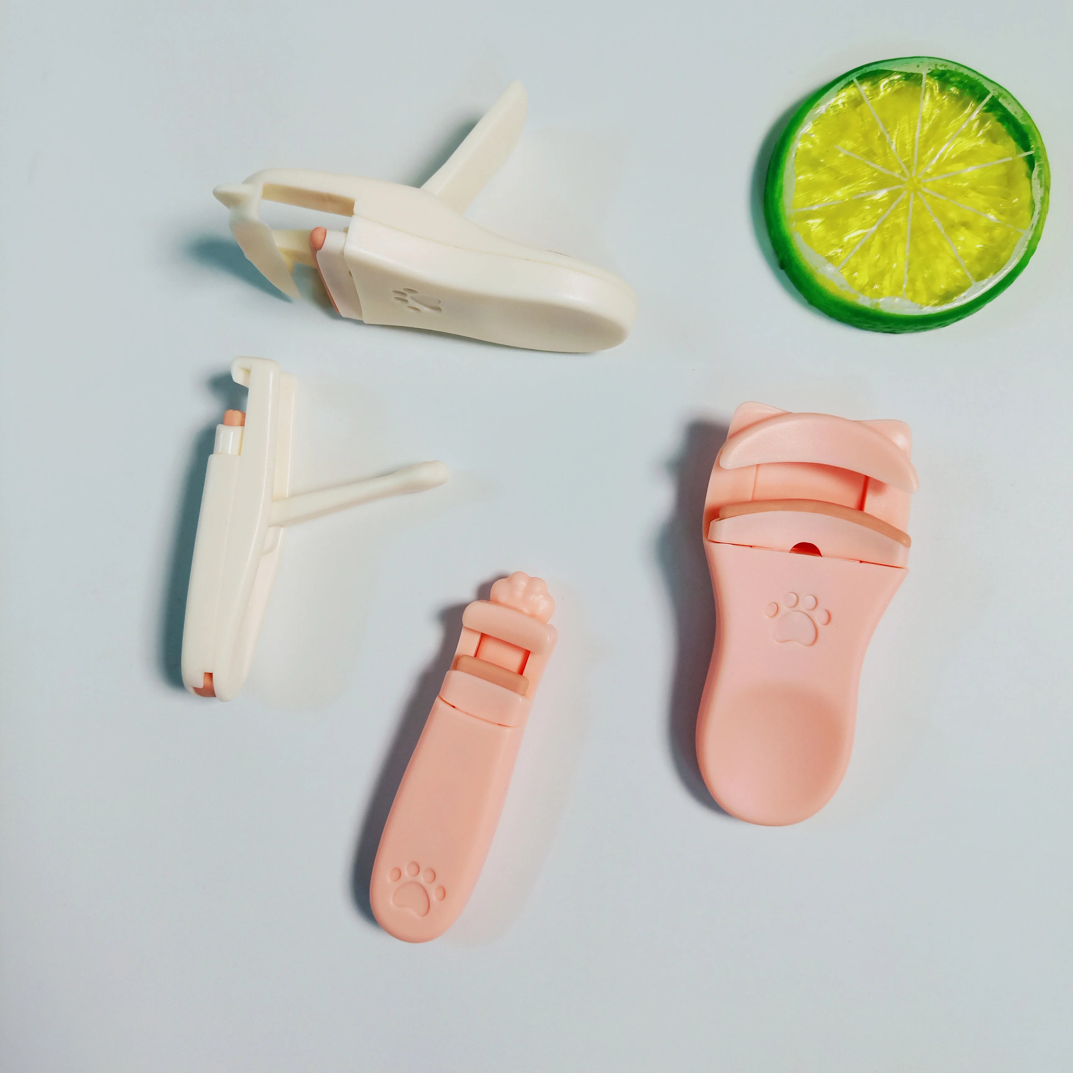 2023 Top Seller Mini Portable Heated Eyelash Curler Long Lasting Natural Beauty Custom Logo