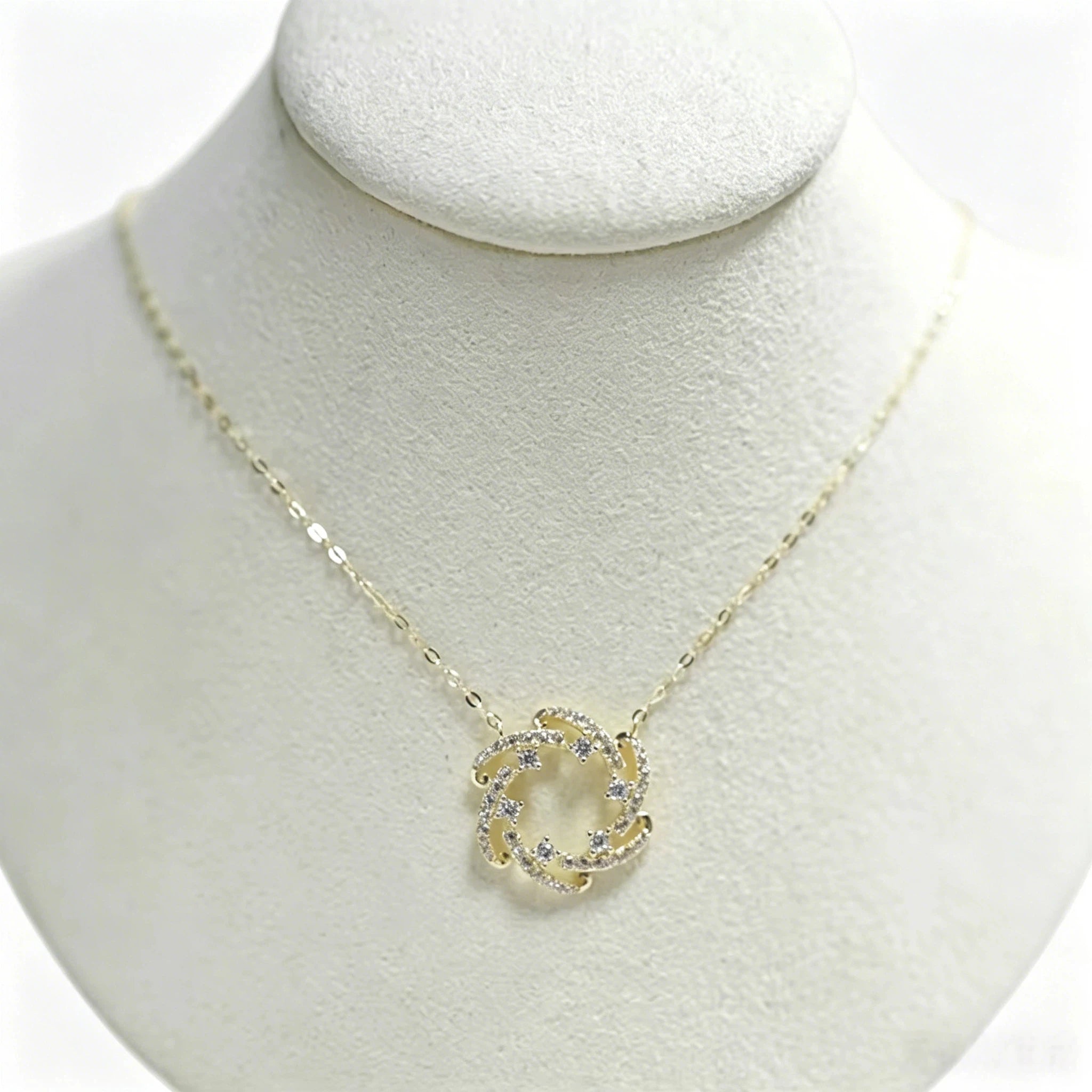 Custom 18K Gold Wreath Necklace Real Gold Snowflake Pendant with Zircon Dainty Fine Jewelry Christmas Gift for Women Girl