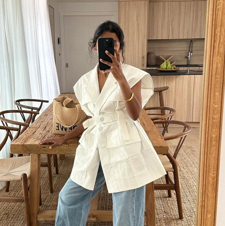 Boutique Wholesale 2026 Summer New Sleeveless Fashion Multi Pocket Design Feel Belt Loose Women's Shirt