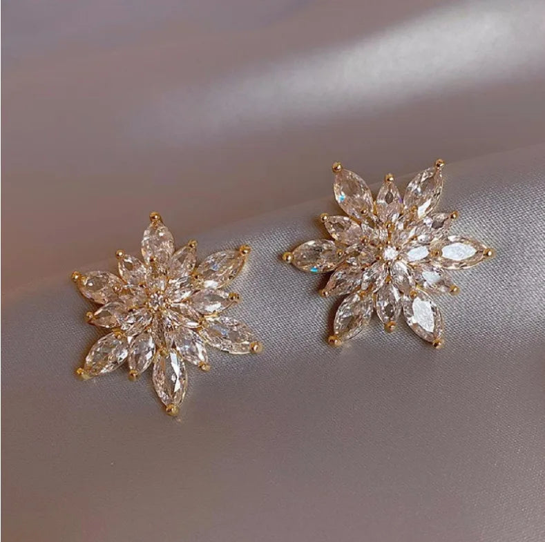 AA00956 Sparkling Full Diamond Earrings Temperament Sun Flower Earrings Fashion Christmas Earrings for Women Girls