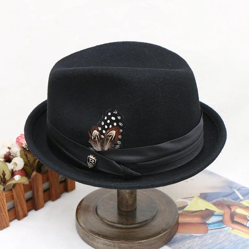 Fashion Men Europe America Popular Autumn Winter Bow Feather Short Brim Jazz Large Head Size Wool Felt Fedora Hats for Men