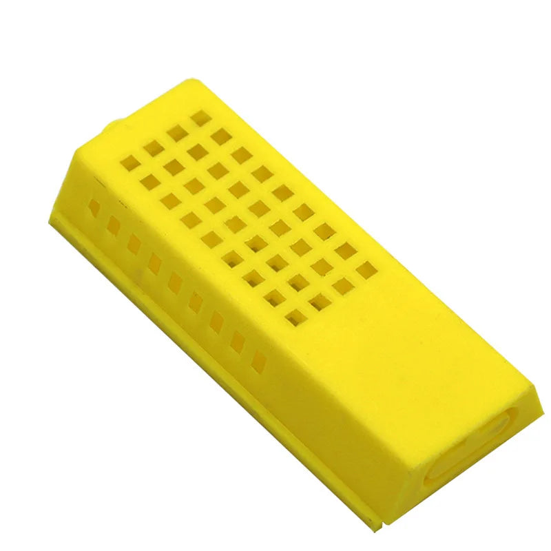 Plastic Queen Bee Transport Cage for Beekeeping Rearing and Farm Use with Push-Pull King Hive Tool