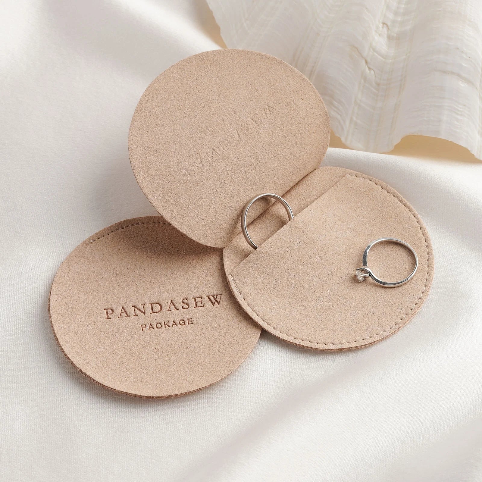 PandaSew Custom Logo Luxury Microfiber Jewelry Bags Round Packaging for Rings Earrings Necklace Jewelry Pouch