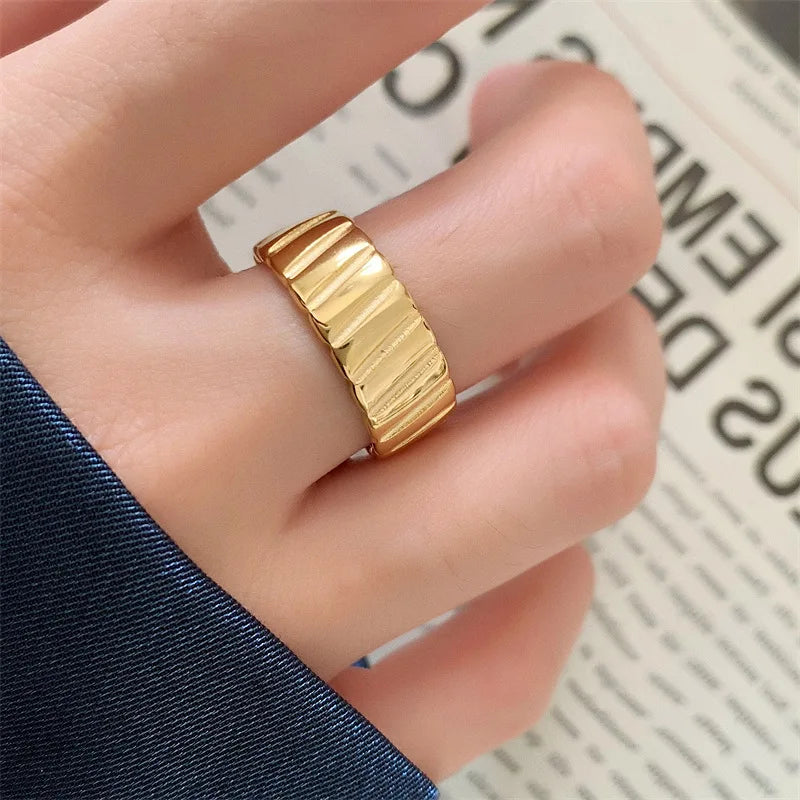 Fashion Minimalism 18k Gold Plated Stainless Steel Bold Chunky Fine Polished Wide Edge Couple Gold Jewelry Ring YF4002