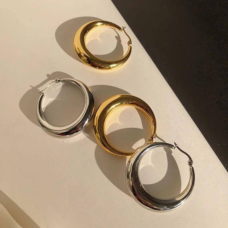 Wholesale Custom Light Weight Hollow Out Hoop Earrings Women's Fashion 18K Gold Plated Stainless Steel Hoop Earrings for Women