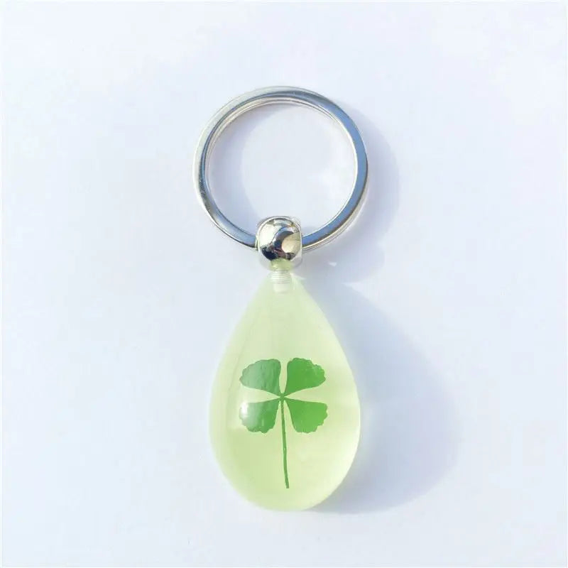 Lucky Clover Glow in the Dark Key Chain Dried Leaves Lucky Real 4-Leaf Clover Simulated Resin Glow in the Dark Key Ring Keychain