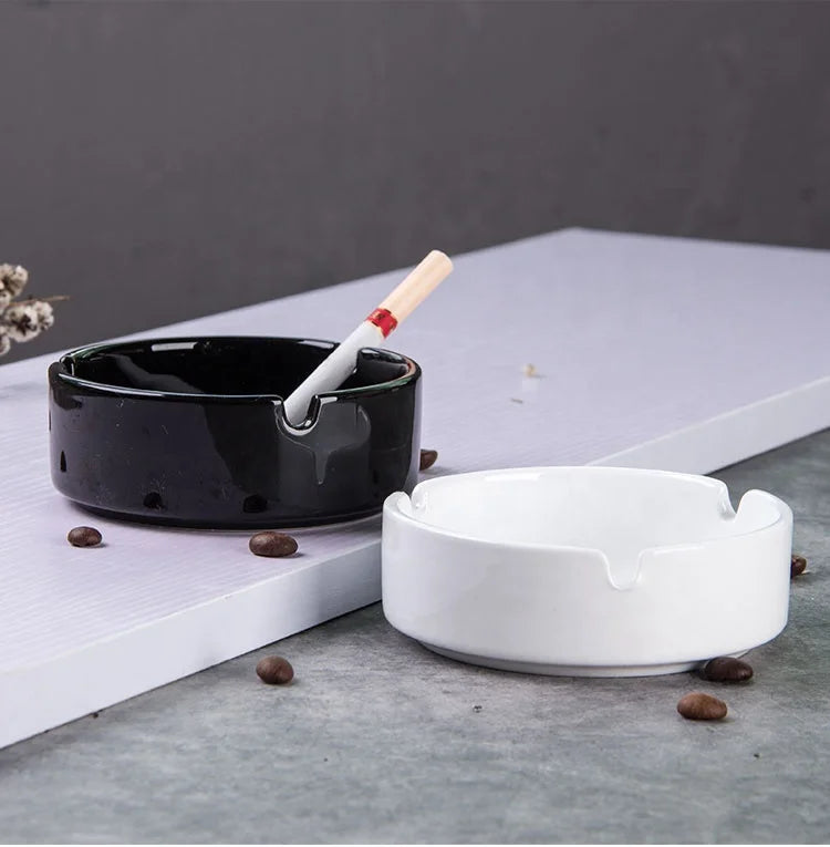 China Factory Bulk Stock Cheap Price 4" (10cm) Round Shape Ceramic Smoking Ashtray for Hotel / Restaurant / Office / Home