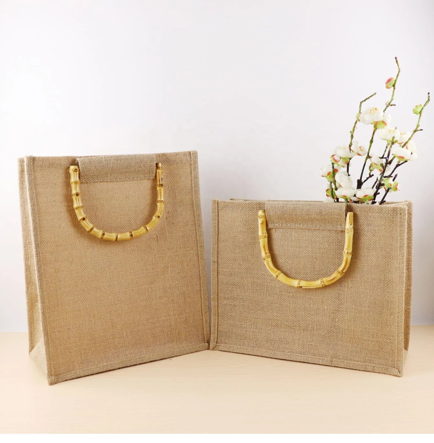 Custom Logo Printed Recycled Eco Reusable Hemp Shopping Tote Burlap Jute Bag with Bamboo Handle Silk Screen Printed