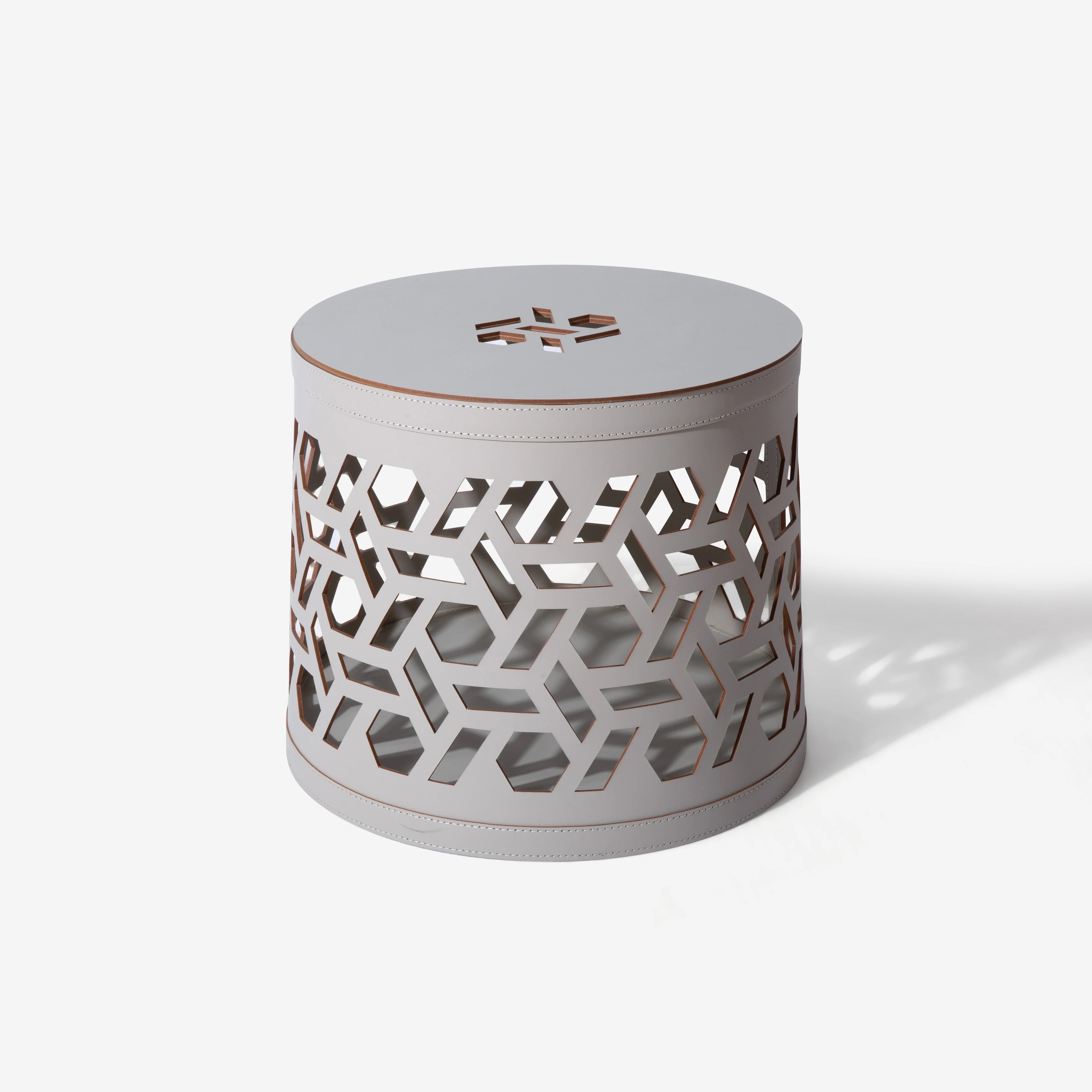 Hot Selling Modern Luxury Round Storage Organization Wedding Home Decoration Handmade Hollow Saddle Leather Storage Woven Basket
