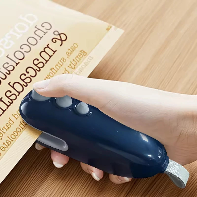 Cross-border Mini Sealing Clip Charging Portable Small Snack Sealing Machine Household Food Plastic Sealing Machine