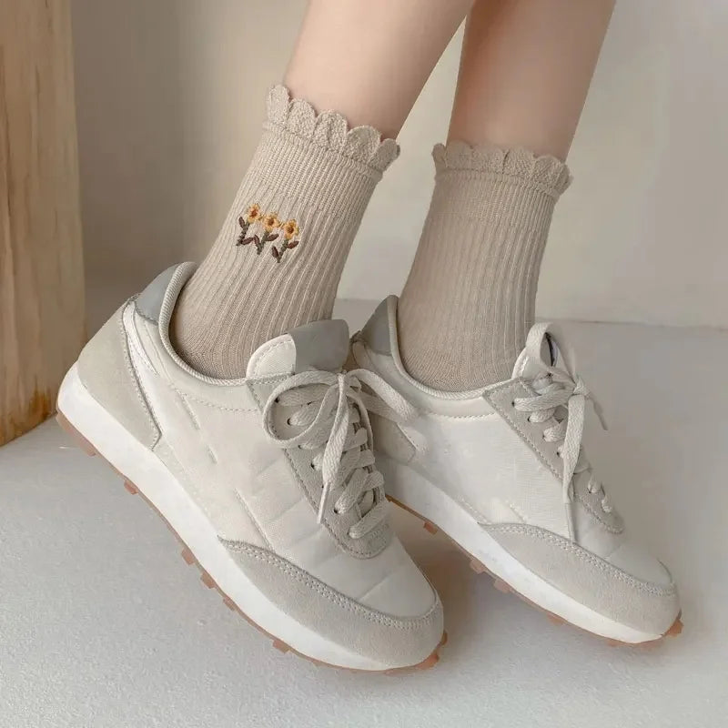 Wholesale Korean Vintage Cute Flower Embroidered Socks Women Girls Cotton Crew Socks